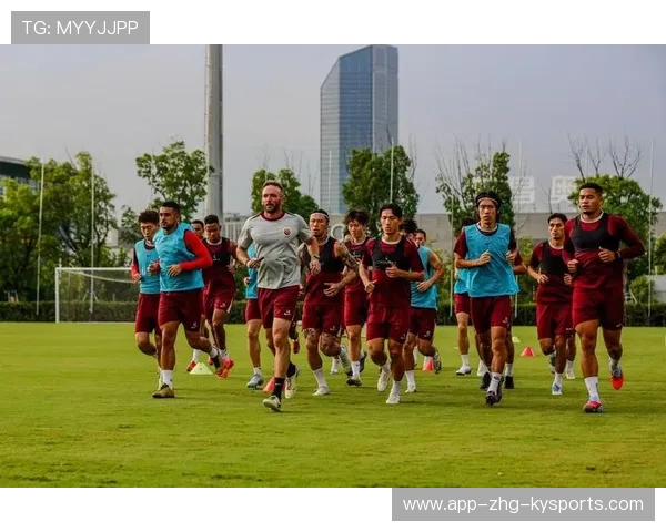 上海海港中场组织能力增强，上海海港队